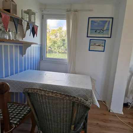 Ferienwohnung Karlsruhe شقة *